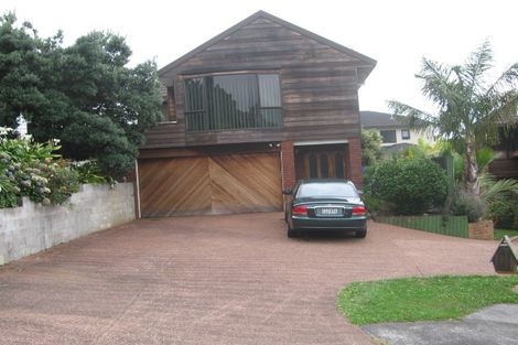Photo of property in 2/30 Holdaway Avenue, Northcote, Auckland, 0627