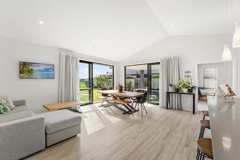 Photo of property in 35 Harding Drive, Papamoa Beach, Papamoa, 3118