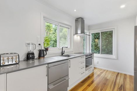 Photo of property in 1/60 Hillcrest Avenue, Hillcrest, Auckland, 0627