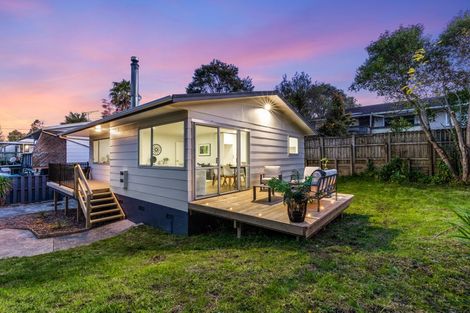 Photo of property in 9a/2 De Val Drive, Titirangi, Auckland, 0604