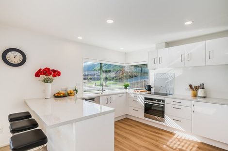 Photo of property in 7 Balmerino Grove, Waikanae, 5036