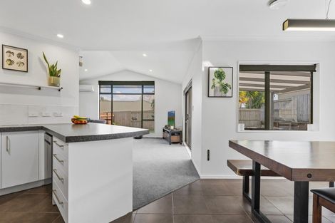 Photo of property in 18 Rosella Drive, Welcome Bay, Tauranga, 3112