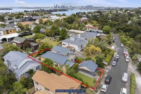 Photo of property in 1/6 Valley Road, Northcote, Auckland, 0626