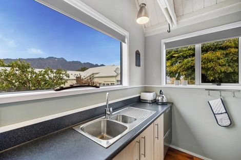 Photo of property in 45 Cedar Drive, Kelvin Heights, Queenstown, 9300