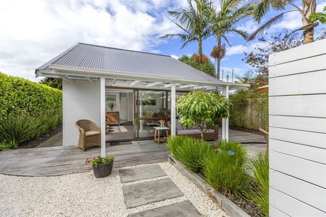 Photo of property in 25a/1 Beach Road, Te Atatu Peninsula, Auckland, 0610