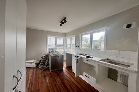 Photo of property in 3 Ozich Avenue, Te Atatu South, Auckland, 0610