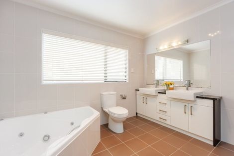 Photo of property in 8 Mulu Place, Fairview Heights, Auckland, 0632