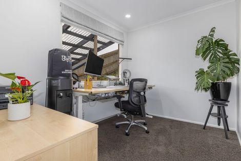 Photo of property in 42 Harry Shaw Way, Raumati South, Paraparaumu, 5032