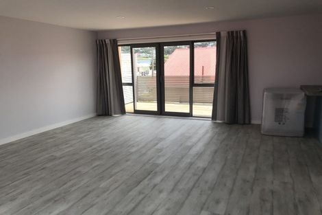 Photo of property in 2/121 Rongotai Road, Kilbirnie, Wellington, 6022