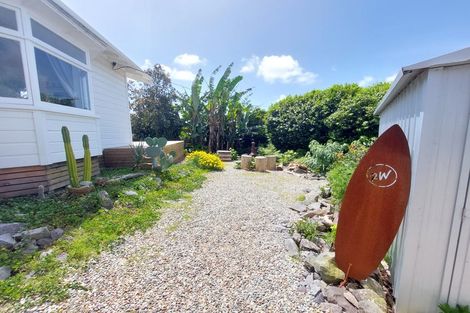 Photo of property in 20 Mcfarlane Street, Oakura, 4314