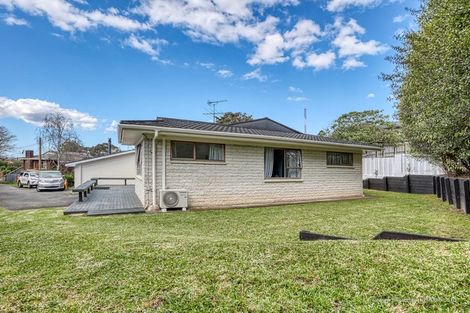 Photo of property in 2/33 Lowtherhurst Road, Massey, Auckland, 0614