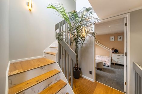 Photo of property in 33 Oak Avenue, Paremata, Porirua, 5024