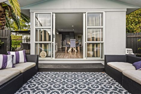 Photo of property in 37 Pitt Street, Clive, 4102