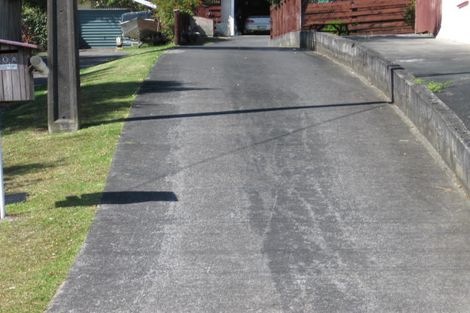 Photo of property in 10 Bishop Street, Green Bay, Auckland, 0604