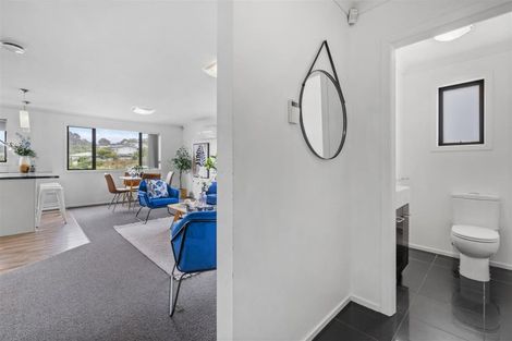 Photo of property in 43a Stewart Drive, Newlands, Wellington, 6037