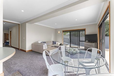 Photo of property in 1 Arden Place, Oakura, 4314