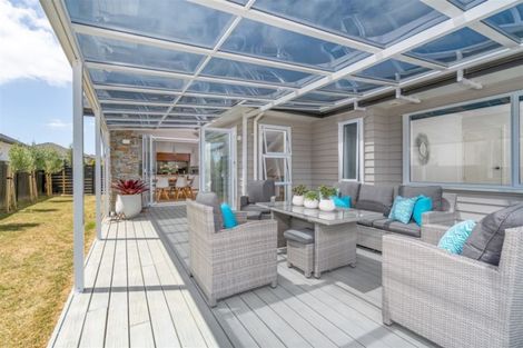 Photo of property in 12 Walter Ruddock Avenue, Kumeu, 0810