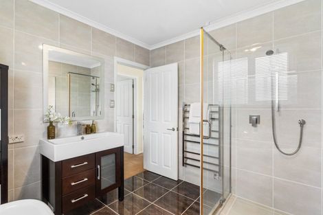 Photo of property in 1/7 Colmar Road, Mellons Bay, Auckland, 2014