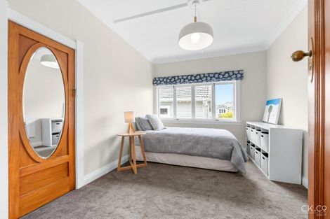 Photo of property in 17 Saint Albans Grove, Woburn, Lower Hutt, 5010