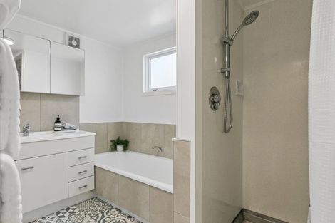 Photo of property in 105 Akaroa Drive, Maupuia, Wellington, 6022