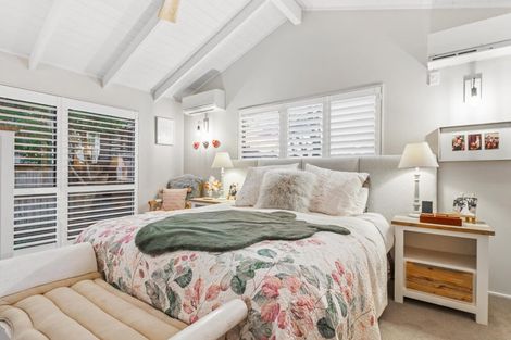 Photo of property in 6 Oystergrove Road, West Harbour, Auckland, 0618