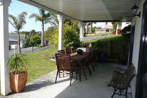 Photo of property in 144 Red Beach Road, Red Beach, 0932