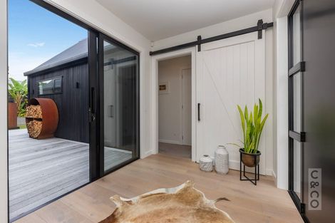 Photo of property in 1 Len Ireland Drive, Kumeu, 0810