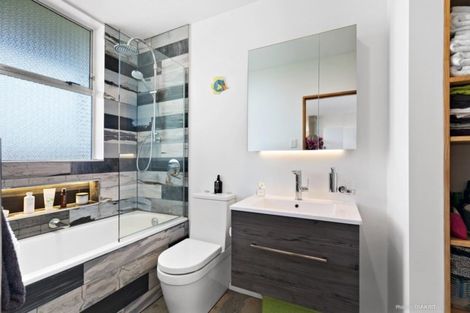 Photo of property in Beresford Apartments, 19/118u Russell Terrace, Berhampore, Wellington, 6023