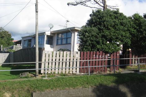 Photo of property in 17 Pikarere Street, Titahi Bay, Porirua, 5022