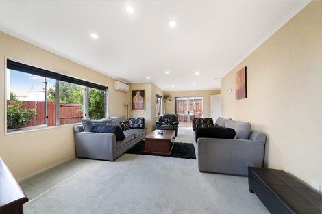 Photo of property in 10 Dainton Place, New Lynn, Auckland, 0600