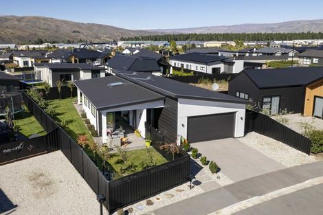 Photo of property in 1 Fraer Street, Cromwell, 9310