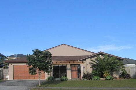 Photo of property in 21 Moyrus Crescent, East Tamaki Heights, Auckland, 2016