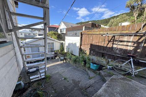 Photo of property in 16 Austin Street, Mount Victoria, Wellington, 6011