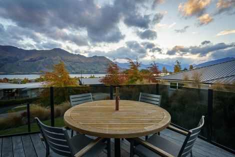 Photo of property in 9 Forest Heights, Wanaka, 9305