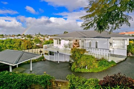 Photo of property in 13 Kennedy Avenue, Forrest Hill, Auckland, 0620