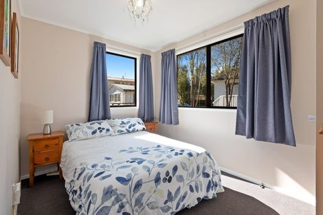 Photo of property in 5 Glucina Place, Glen Eden, Auckland, 0602