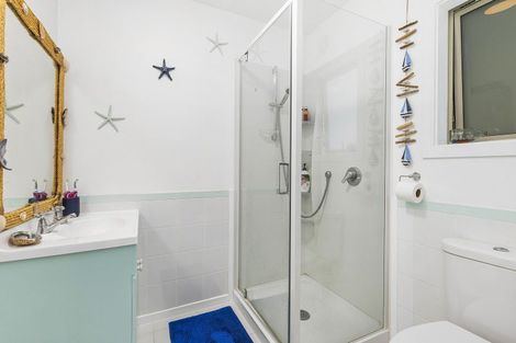 Photo of property in 2/420 Queens Drive, Lyall Bay, Wellington, 6022