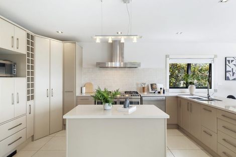 Photo of property in 34 Browns Bay Road, Rothesay Bay, Auckland, 0630