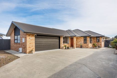 Photo of property in 12 Lorenzo Place, Kelvin Grove, Palmerston North, 4414