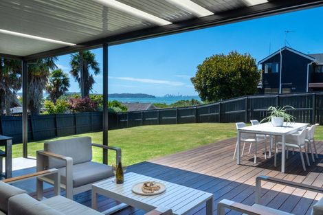Photo of property in 25 Marina View Drive, West Harbour, Auckland, 0618