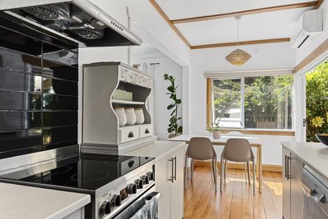 Photo of property in 15a Sycamore Grove, Lower Vogeltown, New Plymouth, 4310