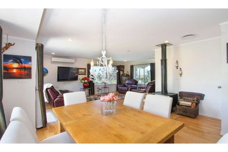 Photo of property in 272 Glamorgan Drive, Northcross, Auckland, 0630