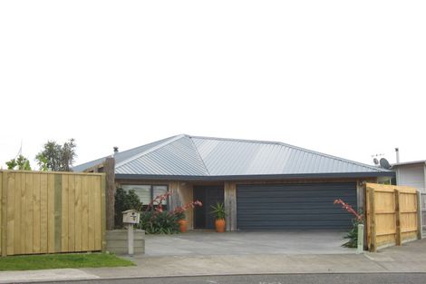 Photo of property in 22 The Outlook, Oakura, 4314