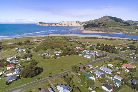 Photo of property in 1 Adventure Street, Tolaga Bay, 4077