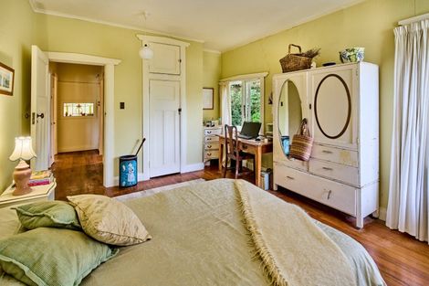 Photo of property in 17 Tio Tio Road, Miramar, Wellington, 6022