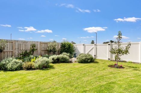 Photo of property in 4 Te Taniwha Road, One Tree Point, 0118