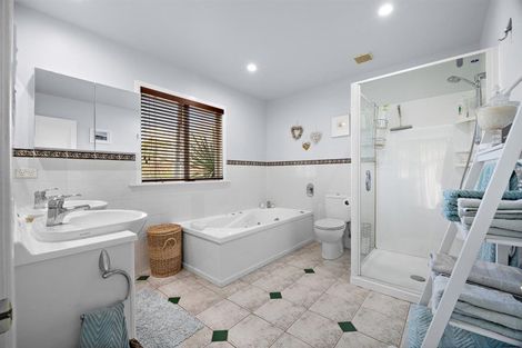 Photo of property in 1410 Old North Road, Helensville, 0875