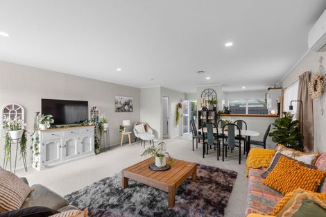 Photo of property in 3b Mcgowan Place, Orewa, 0931