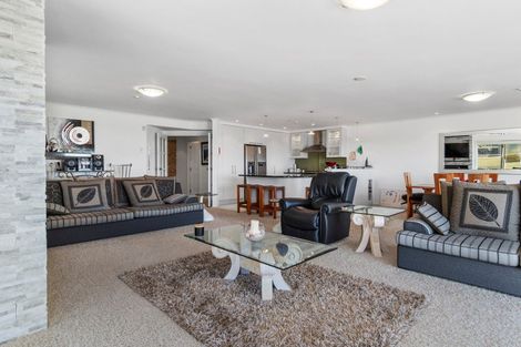 Photo of property in 45 Marine Parade, Mount Maunganui, 3116