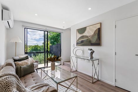 Photo of property in 11/8 Chivalry Road, Glenfield, Auckland, 0629